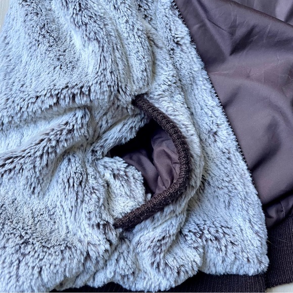 Patagonia Conejo Fuzzy Hooded Vest, Sz  Medium - Picture 7 of 8